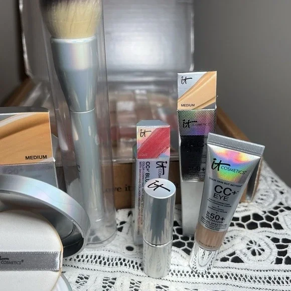 NWT 5 Pc IT Cosmetics Gift Box MEDIUM CC Cream, Eye, Powder, Brush Lipstick